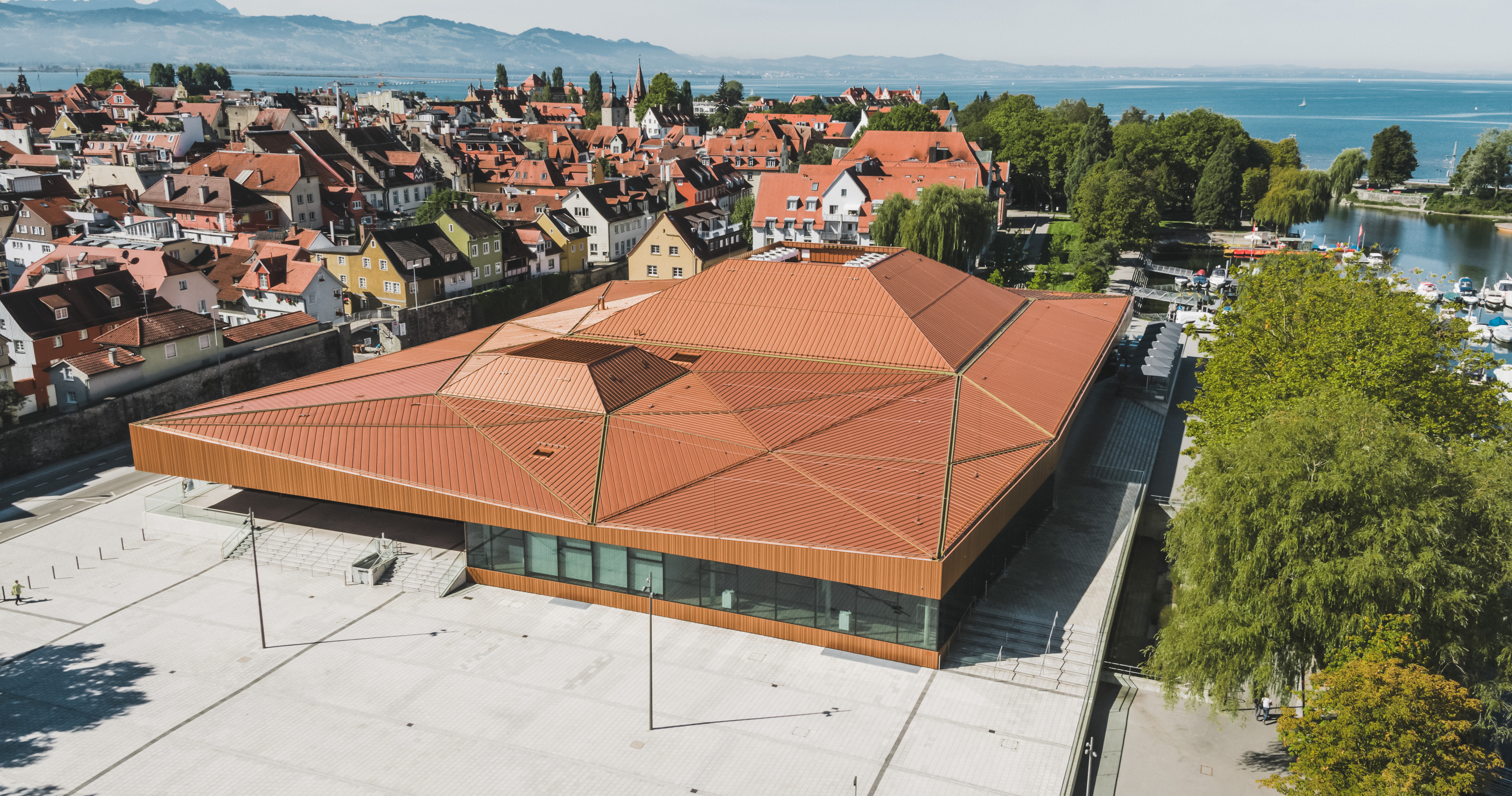 Inselhalle Lindau – Luftbild mit Bodensee